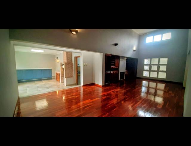 4 BEDROOM FREESTANDING FOR SALE IN GLEN MARAIS